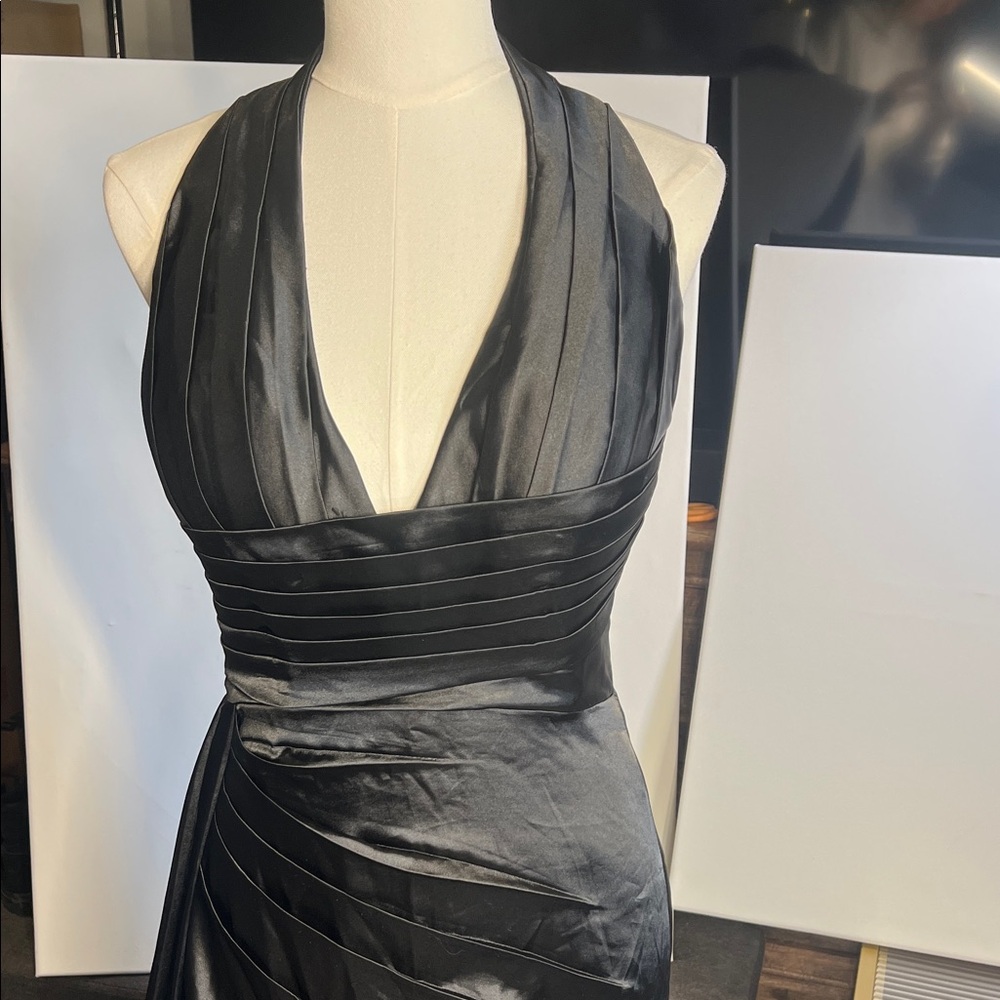Sophisticated Black Backless Evening Gown - Picture 3 of 5